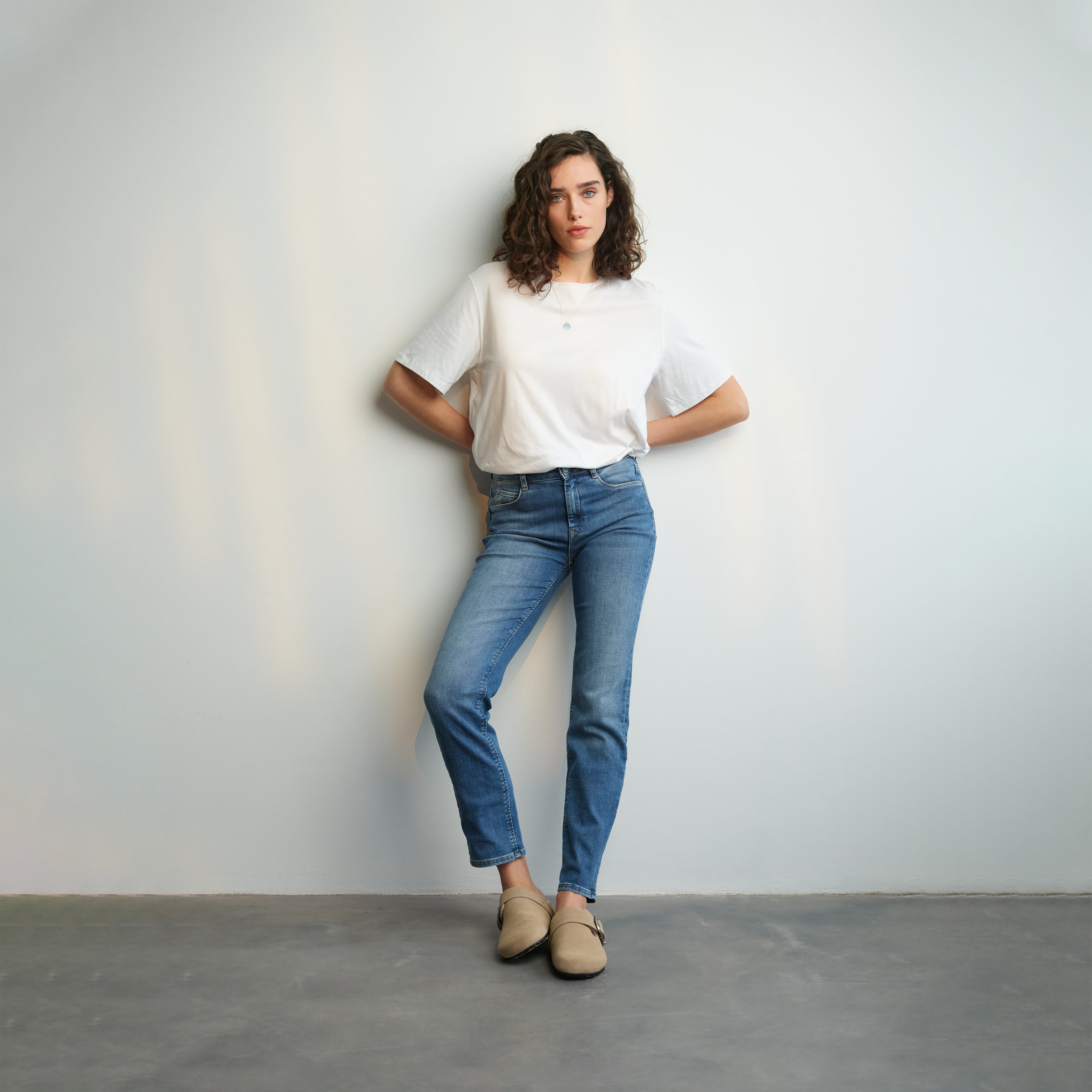 STELLAR High-Waist Slim-Jeans in Faded Blue, schmaler Beinverlauf, 5-Pocket-Design, Organic Comfortstretch (Bio-Baumwolle).