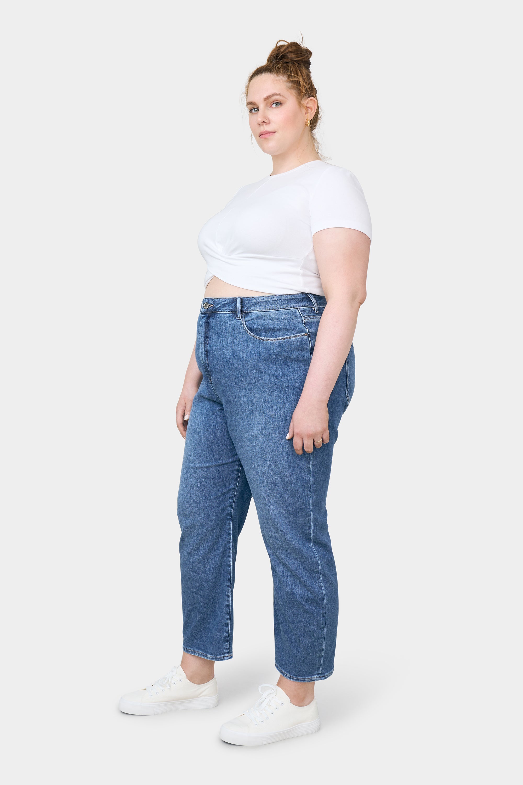 STARDUST O-Shape Jeans, Medium Blue, hohe Taille, entspannte Hüfte, mittlerer Beinverlauf, Saum verengt (Inseam 71 cm).