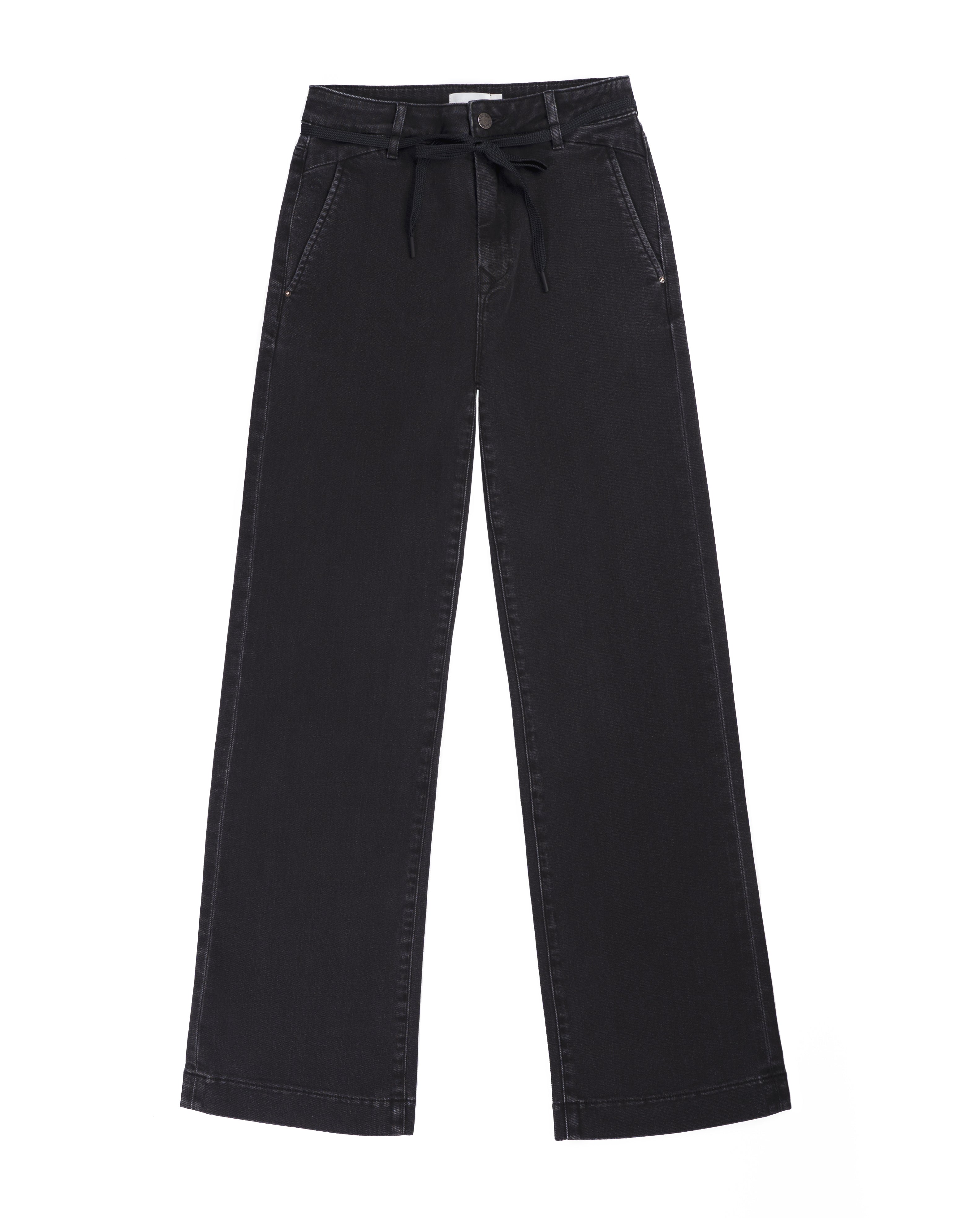 Schwarze DEW Cropped Flared Jeans: hohe Taille, französische Taschen, vorne gebundener Gürtel und ausgestelltes Bein aus Bio-Denim.