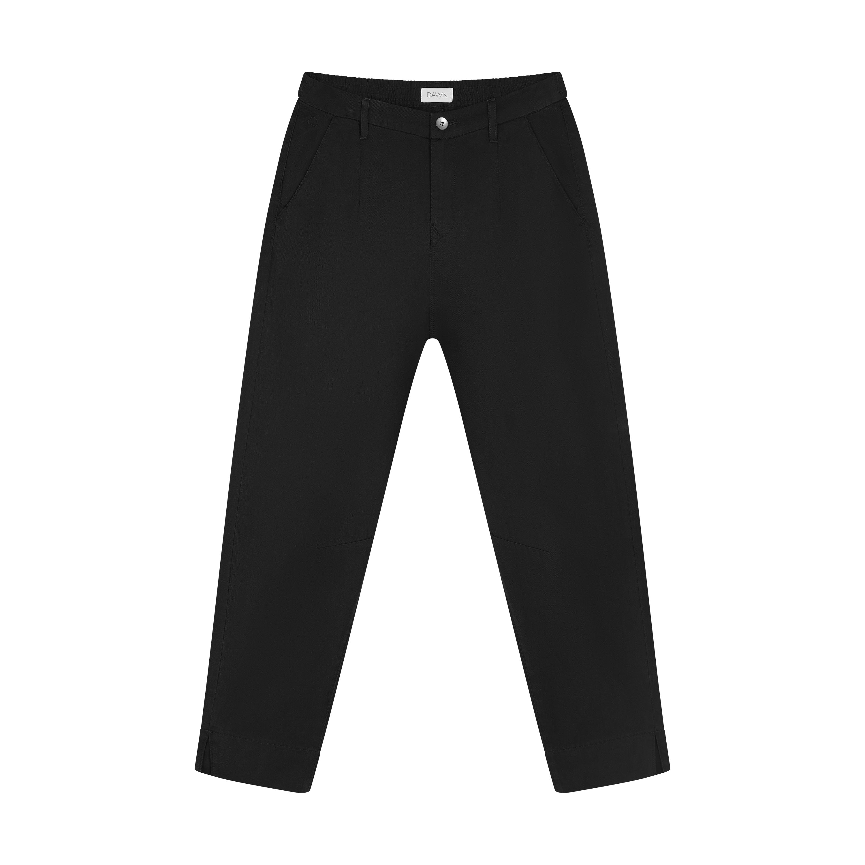 Midnight Black SUNSHINE Tapered Tencel Jogger, Frontansicht: mittlere Taille, lockere Passform, Knopfverschluss, französische Taschen, Knieabnäher, Gesäßtaschen, elastischer Bund hinten.